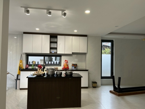 Cần bán căn nhà mới xây trên đường Nguyễn Trãi, Phường 9, TP. Đà Lạt, giá 12 tỷ