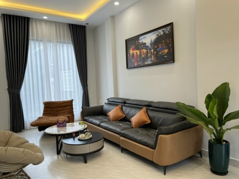 Cần bán căn nhà mới xây trên đường Nguyễn Trãi, Phường 9, TP. Đà Lạt, giá 12 tỷ