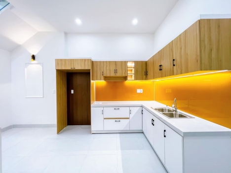 Bán nhà 1 trệt 2 lầu mới xây dựng kế bên Đại học Y Dược Cần Thơ
