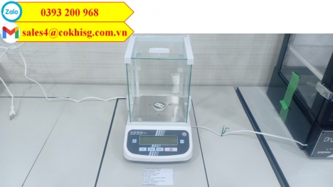 Cân phân tích 4 số lẻ