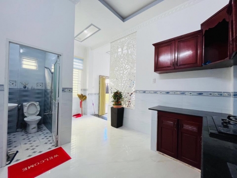 Bán nhà 1 trệt 2 lầu kiên cố đường Cách Mạng Tháng Tám