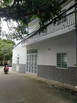 Nhà mới, hẻm xe tải, giá hợp lý 
Cần tiền bán gấp nhà 1 trệt 1 lầu hẻm ô tô thông,đường Lê Lợi,tttp