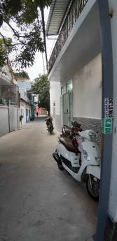 Nhà mới, hẻm xe tải, giá hợp lý 
Cần tiền bán gấp nhà 1 trệt 1 lầu hẻm ô tô thông,đường Lê Lợi,tttp