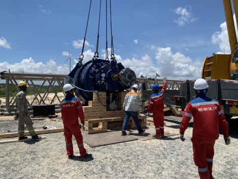 Đóng thùng gỗ để vận chuyển hàng đi nước ngoài