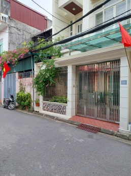 Bồ Đề, long Biên - Nhà 5 tầng mới ở luôn - DT 75 m2, gara oto.Giá 11,5 tỷ.
