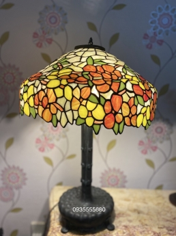 Đèn bàn tiffany họa tiết hoa leo vàng