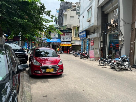 Bán đất tặng nhà lô góc phố Thái Thịnh, 85m2, MT 6,8m, giá 20,5 tỷ, ô tô tránh kinh doanh.