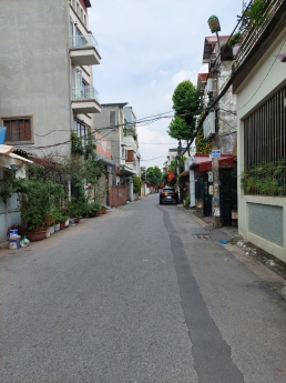 Bồ Đề, long Biên - Nhà 5 tầng mới ở luôn - DT 75 m2, gara oto.Giá 11,5 tỷ.