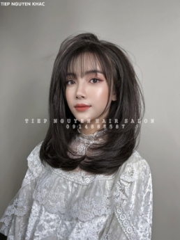 Học nghề tóc, uốn xoăn hippie cho nữ mặt vuông.