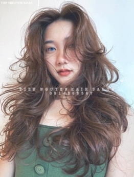 học nghề tóc, học tóc, uốn tóc xoăn hippie tự nhiên.