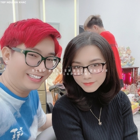 học nghề tóc, học tóc, uốn tóc xoăn hippie tự nhiên.