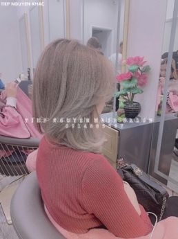 Học nghề tóc, uốn xoăn hippie tự nhiên đơn giản.