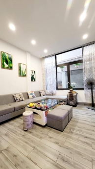 Lâm Hạ , Long Biên - Nhà đẹp 5 tầng / ở và kinh doanh , gara oto , DT  78 m2 . Giá 11,5 tỷ.