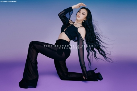 Học nghề tóc, uốn xoăn hippie style cá tính.