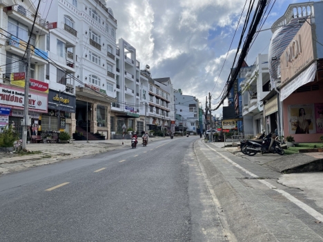 Khách Sạn Mặt Tiền đường Bùi Thị Xuân - phường 2 - Tp Đà Lạt