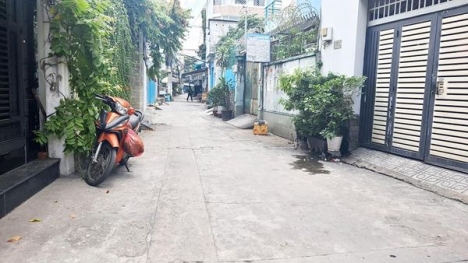 Bán nhà ở ngay Hòa Bình, Ngã tư Bốn Xã giá chỉ 4.3 tỷ