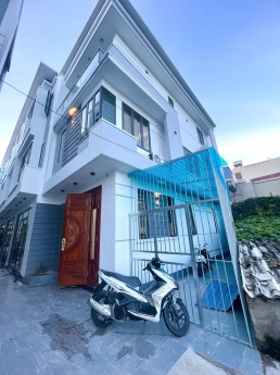 Chính chủ đang cần bán nhanh căn nhà 3 tầng lô góc mặt hồ An Trạch - Phường Cửa Bắc - Nam Định.