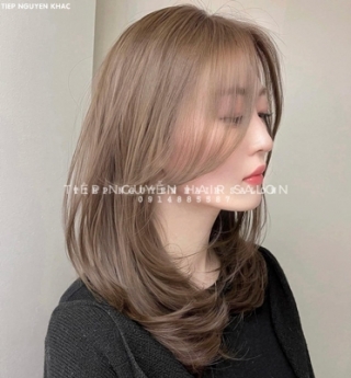 Học nghề tóc, uốn xoăn hippie cho nữ mặt vuông.