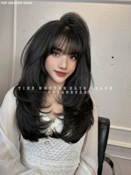 Học tóc, uốn xoăn hippie tự nhiên cho nữ mái chéo.