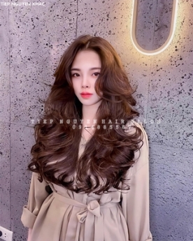 Học nghề tóc, uốn xoăn hippie style cá tính.