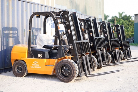 ﻿xe nâng tay 3.5 tấn và 5 tấn