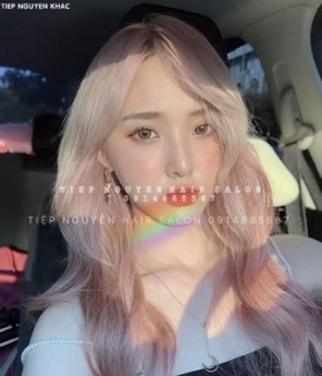 Uốn tóc xoăn lơi ngang vai cá tính, năng động và trẻ trung, học nghề tóc Tiệp Nguyễn.