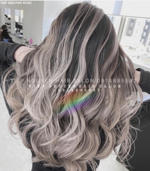 Uốn xoăn lơi tự nhiên cho nữ mặt tròn, xoăn hippie ngang vai cá tính, Tiệp Nguyễn.