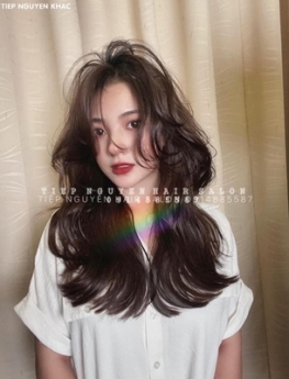Xoăn lơi ngang vai kiểu xoăn gợn sóng nước, học nghề tóc Tiệp Nguyễn.