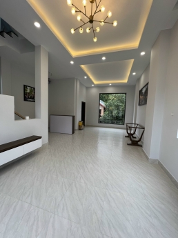 Cần bán nhà mới xây trên đường Nguyễn Trãi Phường 9, TP. Đà Lạt, giá 12 tỷ