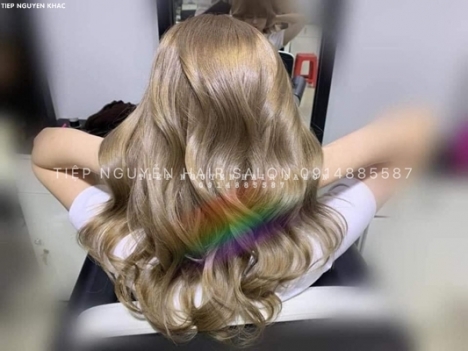 Uốn xoăn lơi nhẹ nhàng tự nhiên, học nghề tóc Tiệp Nguyễn.