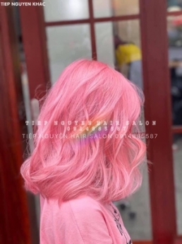 Xoăn lơi tự nhiên ngang vai cá tính, học nghề tóc Tiệp Nguyễn.