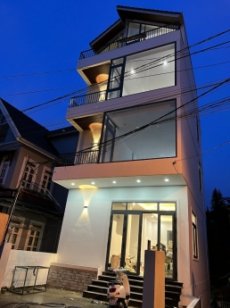 Cần bán nhà mới xây trên đường Nguyễn Trãi Phường 9, TP. Đà Lạt, giá 12 tỷ