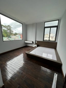 Cần bán nhà mới xây trên đường Nguyễn Trãi Phường 9, TP. Đà Lạt, giá 12 tỷ