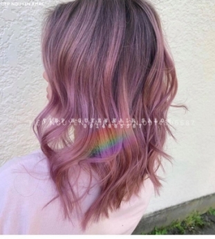 Xoăn lơi ngang lưng mái chéo cho nàng tóc thưa, học nghề tóc Tiệp Nguyễn.