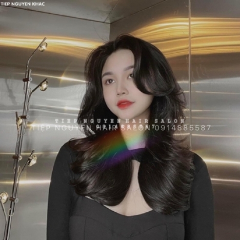 Top những kiểu tóc xoăn lơi đang dẫn đầu xu hướng hiện nay, học nghề tóc Tiệp Nguyễn.