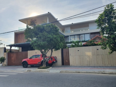 Nhà mặt tiền cực lớn Nguyễn Văn Thông, Hoà Xuân - 165m2 - Ngang 18m - Nhỉnh 13 tỷ.