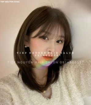 Uốn tóc xoăn lơi ngang vai cá tính, năng động và trẻ trung, học nghề tóc Tiệp Nguyễn.