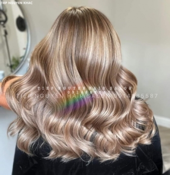 Xoăn lơi tóc ngang vai mái bay, học nghề tóc Tiệp Nguyễn.