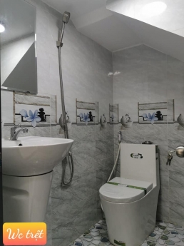 KHU ĐTTT HÀNH CHÍNH DĨ AN. NHÀ 4 TẦNG ĐƯƠNG M. HOÀN CÔNG ĐÂY ĐỦ. NỘI THẤT XỊN. CẦN BÁN GIÁ CHỈ TRÊN