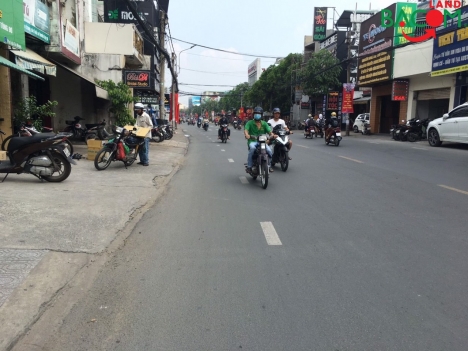 Bán nhà mặt tiền phạm văn thuận 59m2 gần chợ Tam Hiệp, Biên hòa, Đồng Nai.