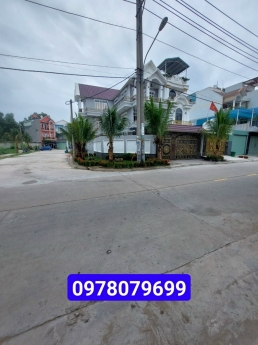 KHU ĐTTT HÀNH CHÍNH DĨ AN. NHÀ 4 TẦNG ĐƯƠNG M. HOÀN CÔNG ĐÂY ĐỦ. NỘI THẤT XỊN. CẦN BÁN GIÁ CHỈ TRÊN