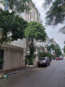 Hồng Tiến , Bồ Đề - Nhà 5 tầng hiện đại, đẹp ở luôn - DT 75 m2 ,măt tiền 5,2 m ,gara oto.
