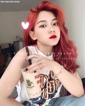 Tóc uốn xoăn lơi ngang vai kiểu xoăn nhẹ nhàng, học nghề tóc Tiệp Nguyễn