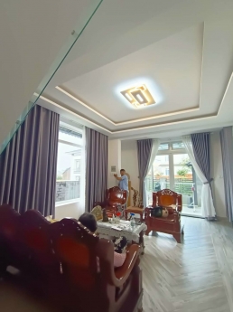 Cần bán căn biệt thự nghỉ dưỡng trên đường Trần Qúy Cáp Phường 9, TP. Đà Lạt, giá 18,5 tỷ