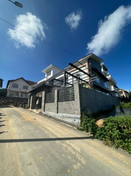 Cần bán căn biệt thự nghỉ dưỡng trên đường Trần Qúy Cáp Phường 9, TP. Đà Lạt, giá 18,5 tỷ