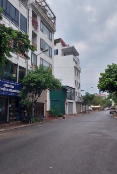 Thạch Bàn đất đẹp - DT 150 m2, đường 6 m , sát Aeon Cổ Linh, ở và kinh doanh tốt.