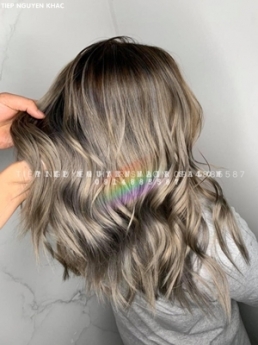 Tóc xoăn lơi bồng bềnh tạo kiểu đơn giản, học nghề tóc Tiệp Nguyễn