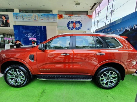 FORD EVEREST 2023 Chỉ cần TT 350tr lấy xe về ngay