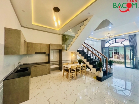 Nhà 1 trệt 1 lầu 6,8*10m dg oto thoải mái  SHR, thổ cư kp1 P. Hố Nai, chỉ 2,7 tỷ