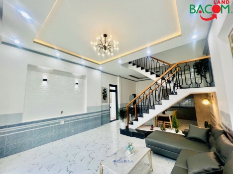 Nhà 1 trệt 1 lầu 6,8*10m dg oto thoải mái  SHR, thổ cư kp1 P. Hố Nai, chỉ 2,7 tỷ